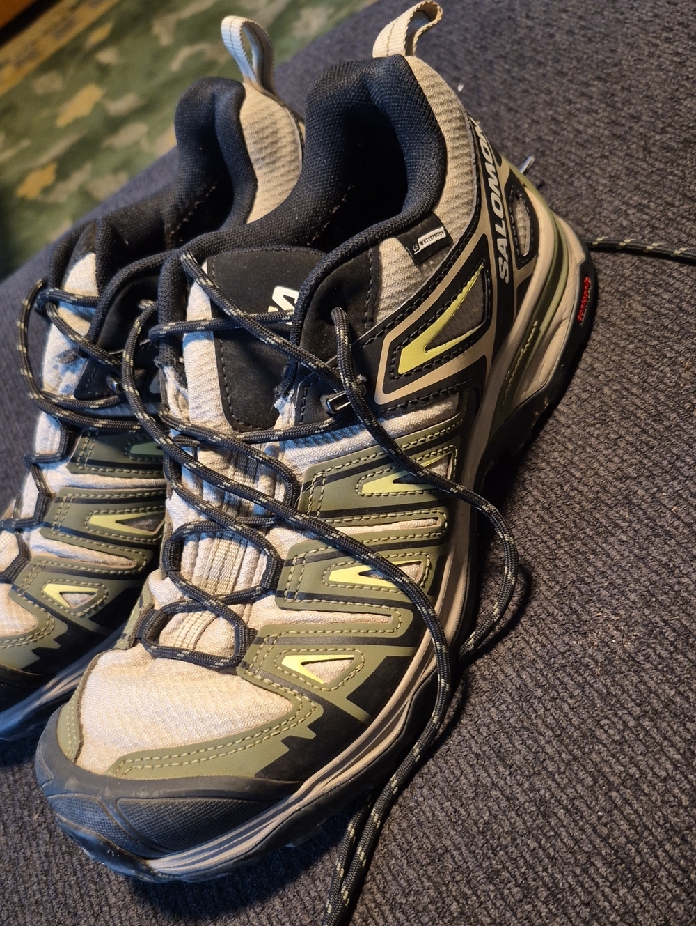 Salomon Men's Trail Shoes — Olive Green, Black & Cream